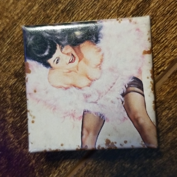 Bettie Page Pin Bundle - Picture 4 of 5